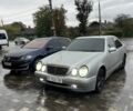 Серый Мерседес Е-Класс, объемом двигателя 2.8 л и пробегом 490 тыс. км за 4400 $, фото 3 на Automoto.ua