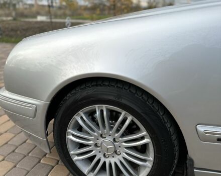 Мерседес Е-Клас 2000 у Сторожинце на Automoto.ua Сірий Мерседес Е-Клас, об'ємом двигуна 2.7 л та пробігом 346 тис. км за 5200 $, фото 10 на Automoto.ua