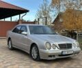 Мерседес Е-Клас 2000 у Сторожинце на Automoto.ua Сірий Мерседес Е-Клас, об'ємом двигуна 2.7 л та пробігом 346 тис. км за 5200 $, фото 1 на Automoto.ua