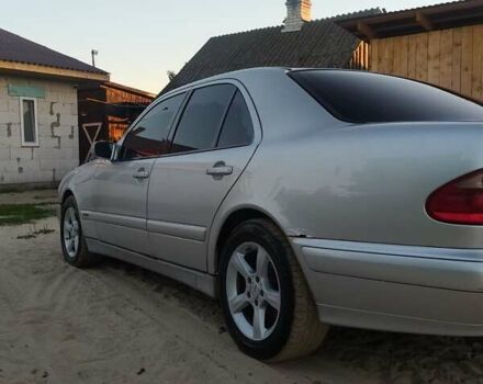 Серый Мерседес Е-Класс, объемом двигателя 3.2 л и пробегом 350 тыс. км за 2700 $, фото 3 на Automoto.ua