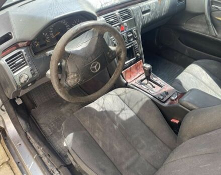 Мерседес Е-Класс 2000 в Самборе на Automoto.ua Серый Мерседес Е-Класс, объемом двигателя 2 л и пробегом 200 тыс. км за 300 $, фото 13 на Automoto.ua