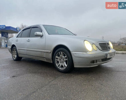 Серый Мерседес Е-Класс, объемом двигателя 3.2 л и пробегом 318 тыс. км за 4000 $, фото 1 на Automoto.ua