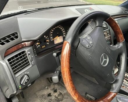 Серый Мерседес Е-Класс, объемом двигателя 3.2 л и пробегом 270 тыс. км за 3200 $, фото 13 на Automoto.ua