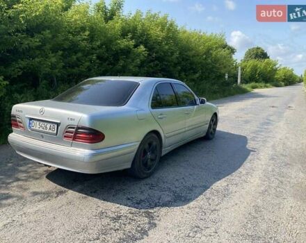 Серый Мерседес Е-Класс, объемом двигателя 2.2 л и пробегом 406 тыс. км за 5500 $, фото 5 на Automoto.ua