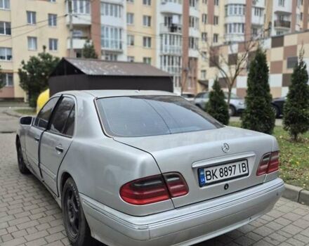 Серый Мерседес Е-Класс, объемом двигателя 2.4 л и пробегом 525 тыс. км за 2900 $, фото 7 на Automoto.ua