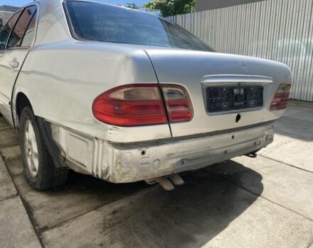 Мерседес Е-Класс 2000 в Самборе на Automoto.ua Серый Мерседес Е-Класс, объемом двигателя 2 л и пробегом 200 тыс. км за 300 $, фото 3 на Automoto.ua