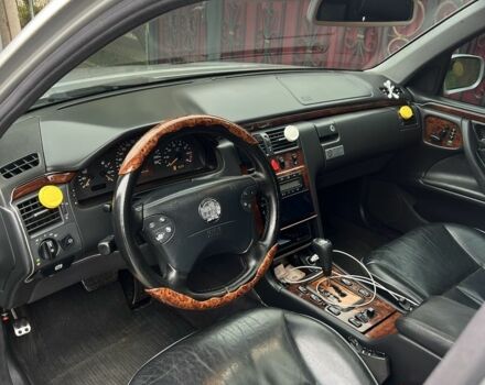 Сірий Мерседес Е-Клас, об'ємом двигуна 2.8 л та пробігом 490 тис. км за 4400 $, фото 19 на Automoto.ua