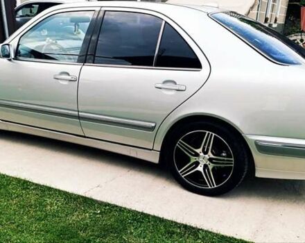 Серый Мерседес Е-Класс, объемом двигателя 2.8 л и пробегом 385 тыс. км за 4000 $, фото 5 на Automoto.ua