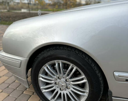 Мерседес Е-Клас 2000 у Сторожинце на Automoto.ua Сірий Мерседес Е-Клас, об'ємом двигуна 2.7 л та пробігом 346 тис. км за 5200 $, фото 10 на Automoto.ua