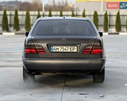 Серый Мерседес Е-Класс, объемом двигателя 2 л и пробегом 330 тыс. км за 2999 $, фото 5 на Automoto.ua