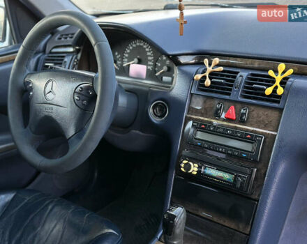 Серый Мерседес Е-Класс, объемом двигателя 2.7 л и пробегом 445 тыс. км за 4550 $, фото 68 на Automoto.ua