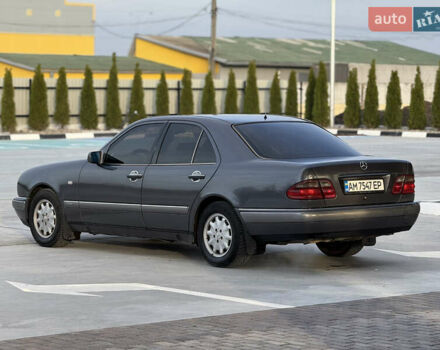 Серый Мерседес Е-Класс, объемом двигателя 2 л и пробегом 330 тыс. км за 2999 $, фото 12 на Automoto.ua