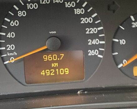 Серый Мерседес Е-Класс, объемом двигателя 2.7 л и пробегом 500 тыс. км за 4150 $, фото 14 на Automoto.ua