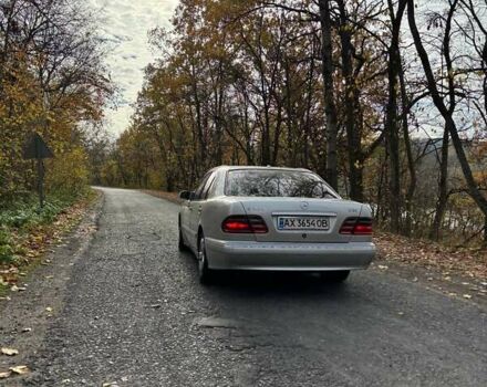 Серый Мерседес Е-Класс, объемом двигателя 3.22 л и пробегом 577 тыс. км за 4000 $, фото 4 на Automoto.ua