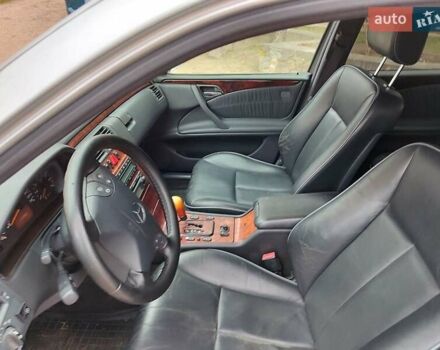 Сірий Мерседес Е-Клас, об'ємом двигуна 2.4 л та пробігом 339 тис. км за 2900 $, фото 8 на Automoto.ua