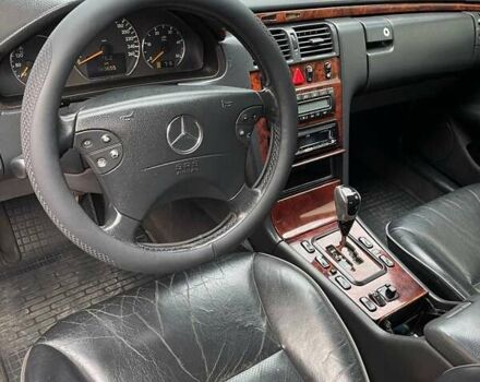 Серый Мерседес Е-Класс, объемом двигателя 2.7 л и пробегом 363 тыс. км за 3100 $, фото 6 на Automoto.ua