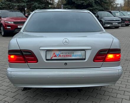 Серый Мерседес Е-Класс, объемом двигателя 3.2 л и пробегом 470 тыс. км за 5100 $, фото 5 на Automoto.ua