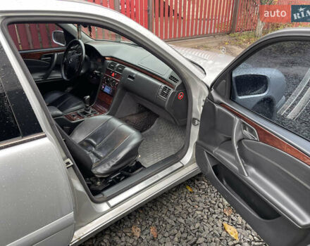 Серый Мерседес Е-Класс, объемом двигателя 2.15 л и пробегом 340 тыс. км за 3400 $, фото 5 на Automoto.ua