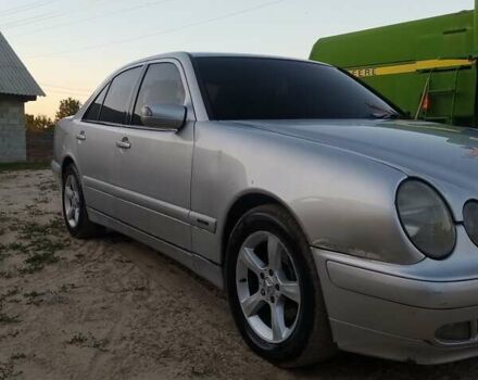 Серый Мерседес Е-Класс, объемом двигателя 3.2 л и пробегом 350 тыс. км за 2700 $, фото 4 на Automoto.ua