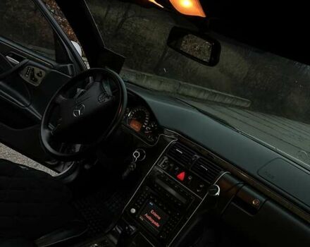 Серый Мерседес Е-Класс, объемом двигателя 3.2 л и пробегом 350 тыс. км за 5500 $, фото 5 на Automoto.ua