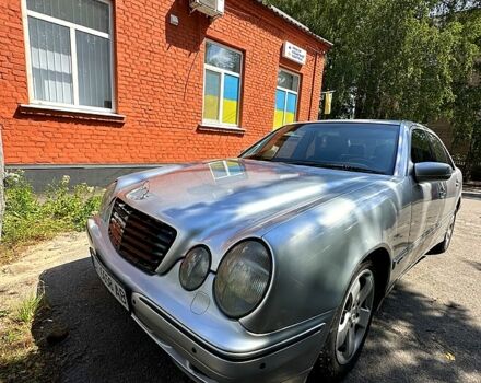 Серый Мерседес Е-Класс, объемом двигателя 3.2 л и пробегом 290 тыс. км за 4170 $, фото 1 на Automoto.ua