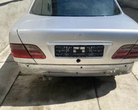 Мерседес Е-Класс 2000 в Самборе на Automoto.ua Серый Мерседес Е-Класс, объемом двигателя 2 л и пробегом 200 тыс. км за 300 $, фото 2 на Automoto.ua