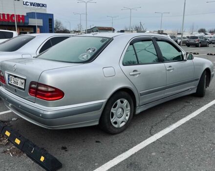 Серый Мерседес Е-Класс, объемом двигателя 2 л и пробегом 298 тыс. км за 5200 $, фото 4 на Automoto.ua