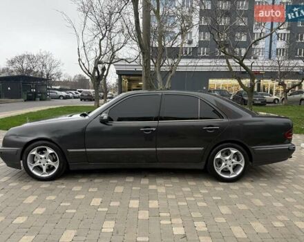 Сірий Мерседес Е-Клас, об'ємом двигуна 2.2 л та пробігом 340 тис. км за 3850 $, фото 8 на Automoto.ua