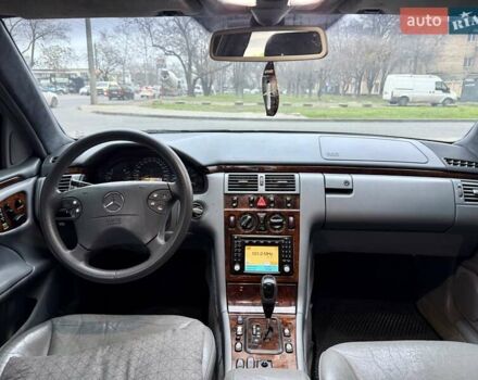 Сірий Мерседес Е-Клас, об'ємом двигуна 2.2 л та пробігом 340 тис. км за 3850 $, фото 69 на Automoto.ua