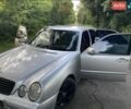 Серый Мерседес Е-Класс, объемом двигателя 2.2 л и пробегом 425 тыс. км за 4000 $, фото 1 на Automoto.ua