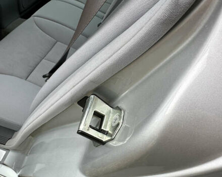 Сірий Мерседес Е-Клас, об'ємом двигуна 2 л та пробігом 88 тис. км за 9600 $, фото 35 на Automoto.ua