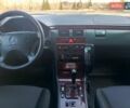 Сірий Мерседес Е-Клас, об'ємом двигуна 2.2 л та пробігом 401 тис. км за 3950 $, фото 15 на Automoto.ua