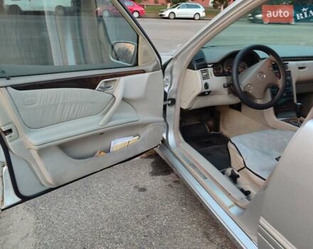 Серый Мерседес Е-Класс, объемом двигателя 2.6 л и пробегом 260 тыс. км за 4400 $, фото 11 на Automoto.ua