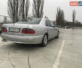 Серый Мерседес Е-Класс, объемом двигателя 3.2 л и пробегом 427 тыс. км за 3700 $, фото 4 на Automoto.ua