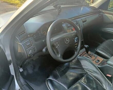 Сірий Мерседес Е-Клас, об'ємом двигуна 2.2 л та пробігом 364 тис. км за 3500 $, фото 10 на Automoto.ua