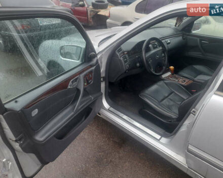 Серый Мерседес Е-Класс, объемом двигателя 2.4 л и пробегом 338 тыс. км за 2999 $, фото 12 на Automoto.ua