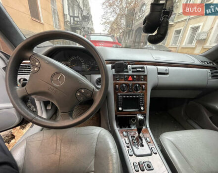 Серый Мерседес Е-Класс, объемом двигателя 2.2 л и пробегом 320 тыс. км за 4200 $, фото 9 на Automoto.ua