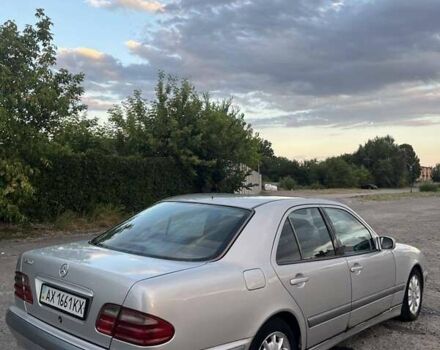 Серый Мерседес Е-Класс, объемом двигателя 2 л и пробегом 400 тыс. км за 3200 $, фото 5 на Automoto.ua
