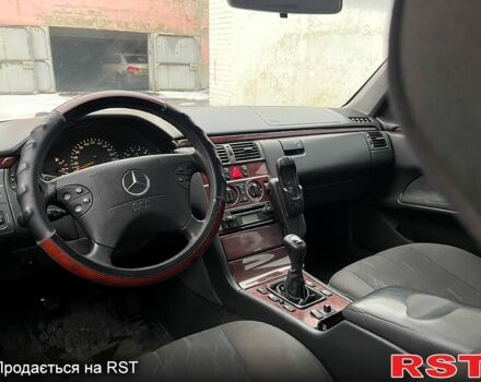 Серый Мерседес Е-Класс, объемом двигателя 2 л и пробегом 280 тыс. км за 3800 $, фото 6 на Automoto.ua