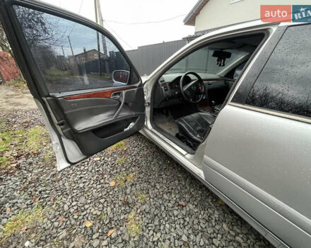 Серый Мерседес Е-Класс, объемом двигателя 2.15 л и пробегом 340 тыс. км за 3400 $, фото 2 на Automoto.ua