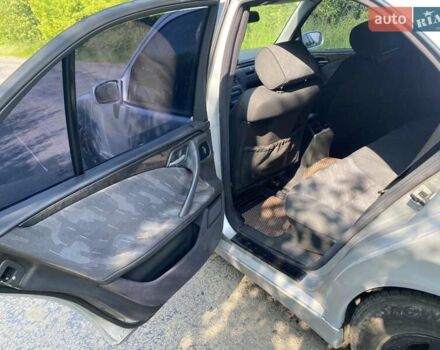 Серый Мерседес Е-Класс, объемом двигателя 2.2 л и пробегом 406 тыс. км за 5500 $, фото 8 на Automoto.ua