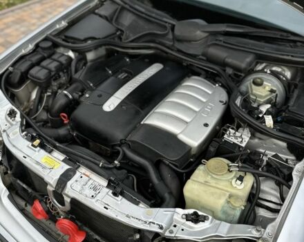 Мерседес Е-Клас 2000 у Сторожинце на Automoto.ua Сірий Мерседес Е-Клас, об'ємом двигуна 2.7 л та пробігом 346 тис. км за 5200 $, фото 23 на Automoto.ua