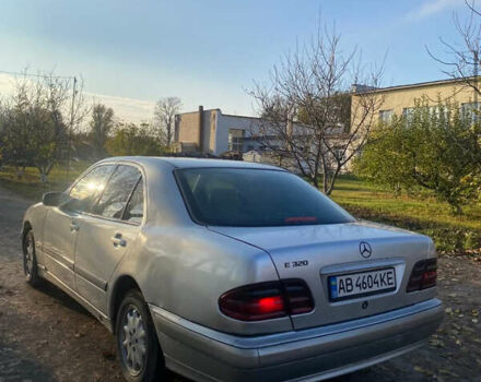Сірий Мерседес Е-Клас, об'ємом двигуна 2 л та пробігом 407 тис. км за 3000 $, фото 4 на Automoto.ua