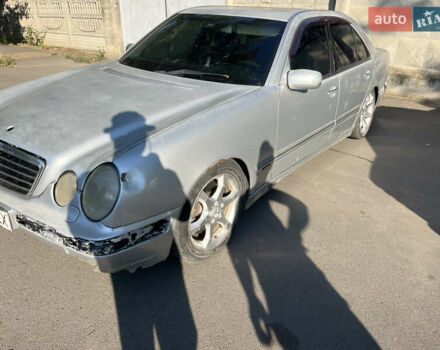 Серый Мерседес Е-Класс, объемом двигателя 4.3 л и пробегом 2 тыс. км за 2500 $, фото 5 на Automoto.ua