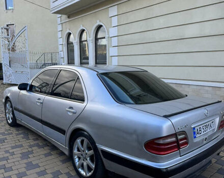 Серый Мерседес Е-Класс, объемом двигателя 2.6 л и пробегом 300 тыс. км за 2450 $, фото 5 на Automoto.ua