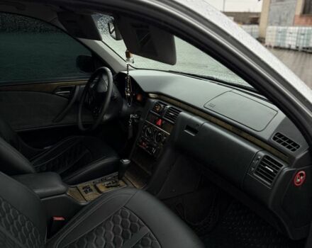 Сірий Мерседес Е-Клас, об'ємом двигуна 2.7 л та пробігом 510 тис. км за 4299 $, фото 17 на Automoto.ua