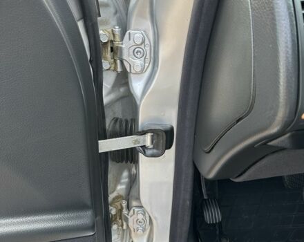 Мерседес Е-Клас 2000 у Сторожинце на Automoto.ua Сірий Мерседес Е-Клас, об'ємом двигуна 2.7 л та пробігом 346 тис. км за 5200 $, фото 14 на Automoto.ua