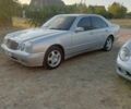 Серый Мерседес Е-Класс, объемом двигателя 2 л и пробегом 300 тыс. км за 3500 $, фото 2 на Automoto.ua