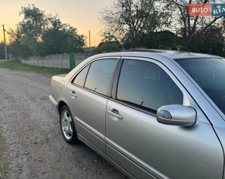 Серый Мерседес Е-Класс, объемом двигателя 2.4 л и пробегом 257 тыс. км за 4100 $, фото 6 на Automoto.ua