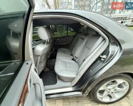 Сірий Мерседес Е-Клас, об'ємом двигуна 2.2 л та пробігом 340 тис. км за 3850 $, фото 67 на Automoto.ua